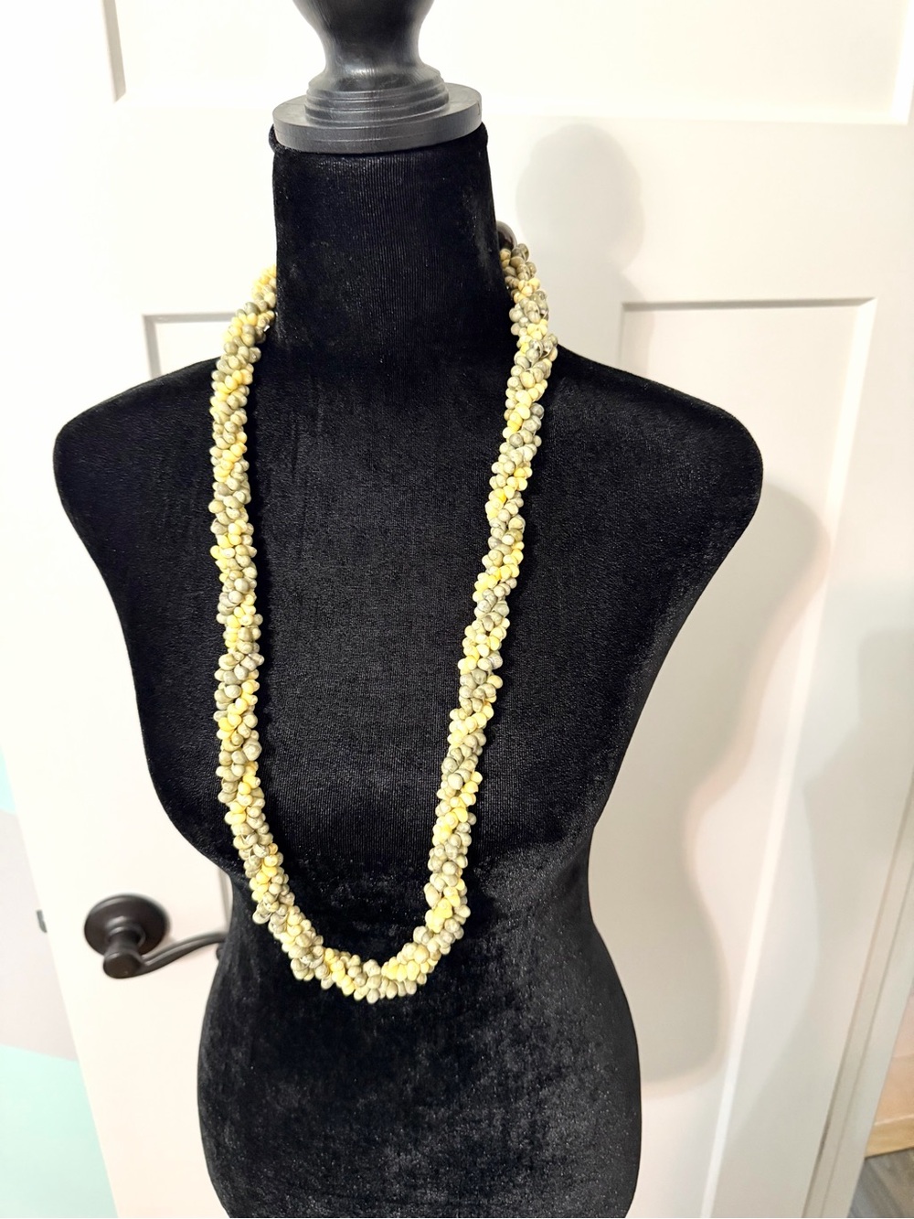 Vintage 1960s Hawaiian Shell Lei Necklace Dyed Multicolor Shells Yellow Green